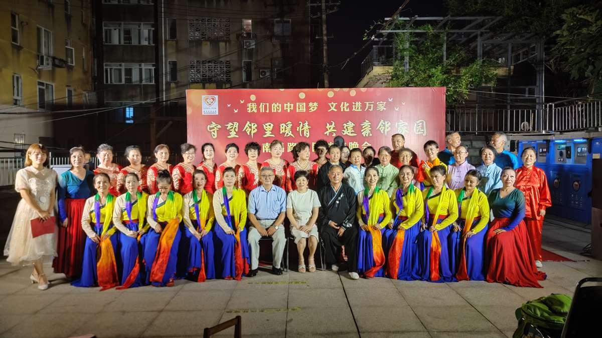 电脑聊天,数字时代信息整合的效率革命与认知挑战 电脑聊天,数字时代信息整合的效率革命与认知挑战